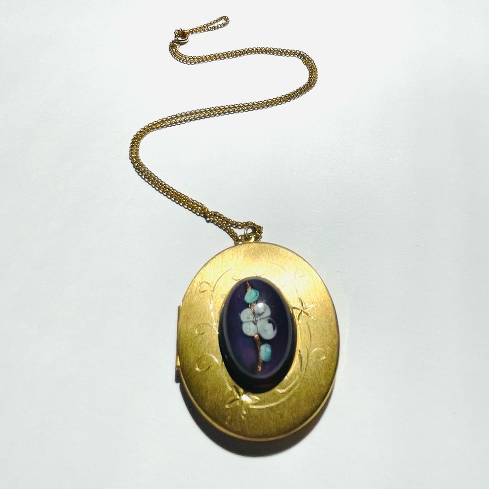 Vintage Locket With Etched Design And Glass Cherry Blossom Cabochon - Picture 5 of 10